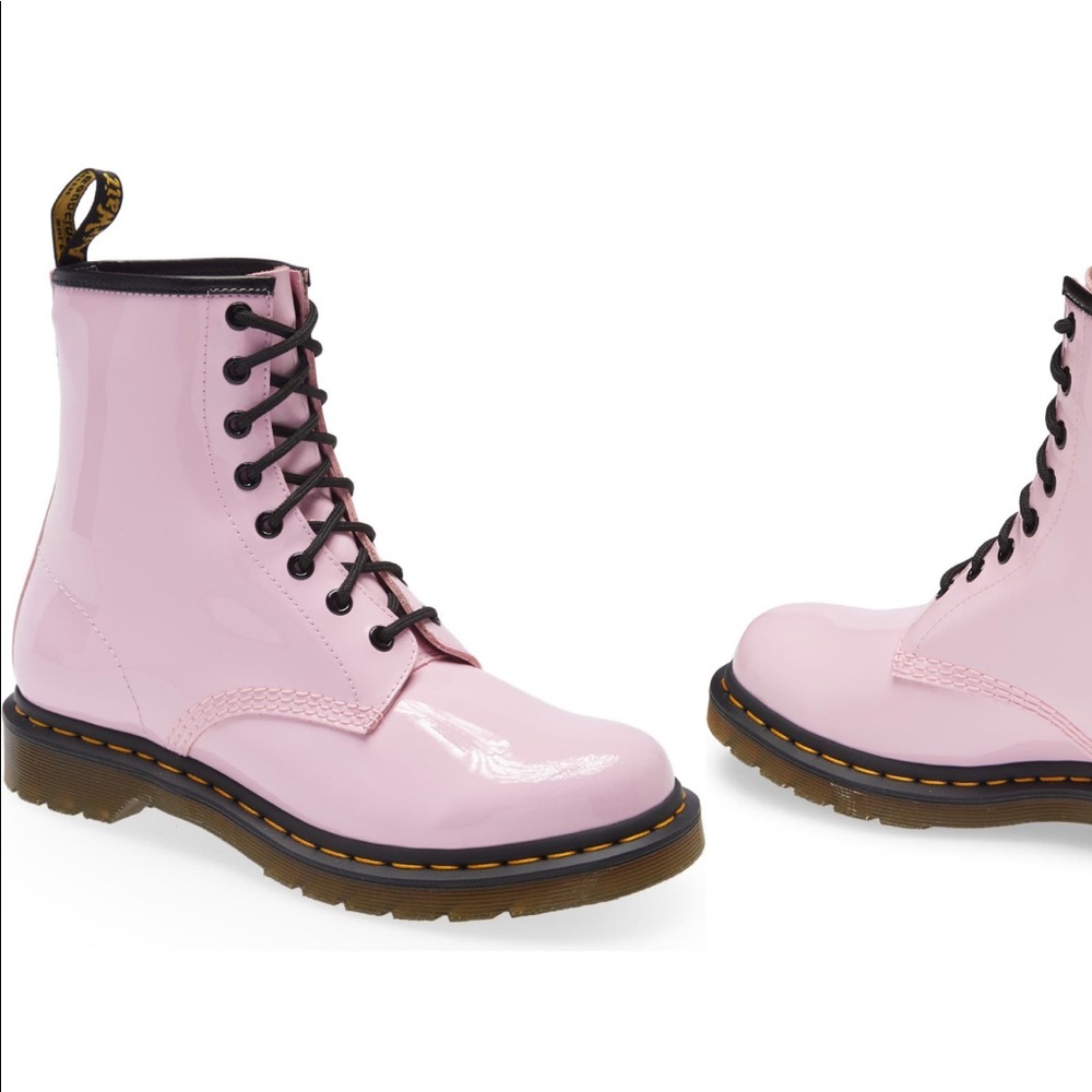 Gender Inclusive 1460 W Boot
DR. MARTENS